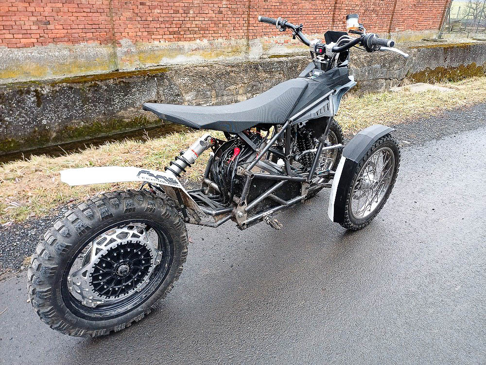 3kolový nakláněcí motocykl